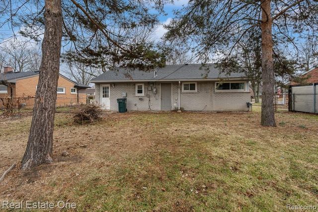 125 Sheffield Drive, Troy, MI 48083