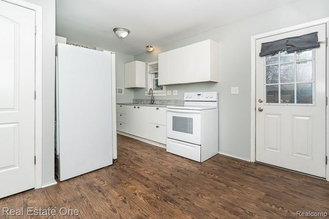 125 Sheffield Drive, Troy, MI 48083