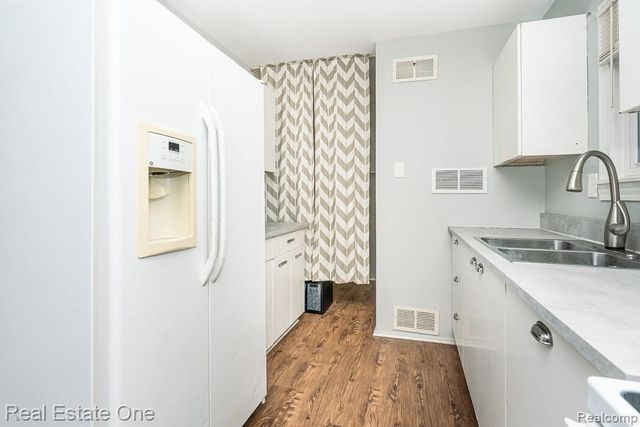 125 Sheffield Drive, Troy, MI 48083