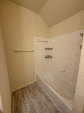 412 Azurite DR, Jarrell, TX 76537