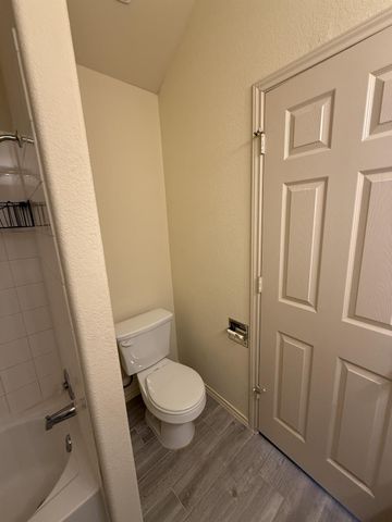 412 Azurite DR, Jarrell, TX 76537