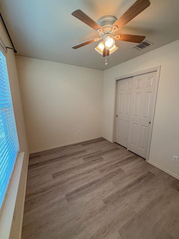 412 Azurite DR, Jarrell, TX 76537