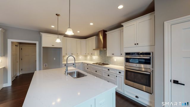 18 Twin Valley Road, East Lyme, CT 06333