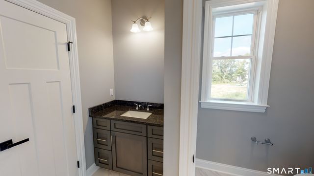 18 Twin Valley Road, East Lyme, CT 06333