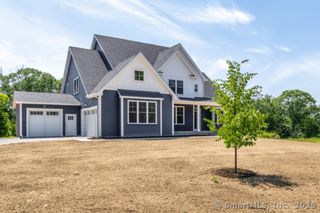 18 Twin Valley Road, East Lyme, CT 06333