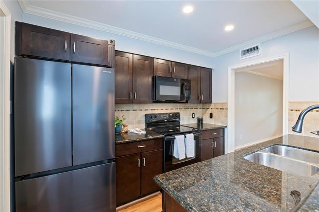 3 Dorado Drive, Friendswood, TX 77546