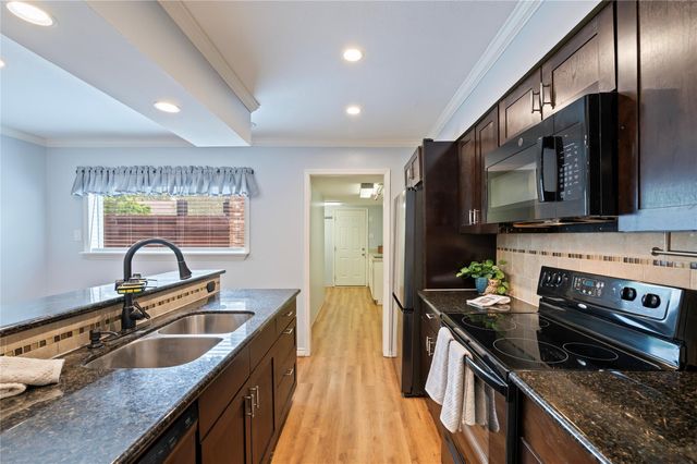 3 Dorado Drive, Friendswood, TX 77546