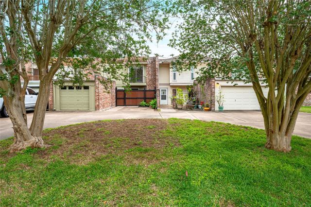 3 Dorado Drive, Friendswood, TX 77546