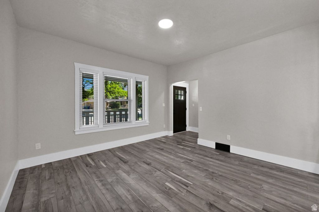 Image 9 of property listing at 1065 E 21 ST, Ogden, UT 84401