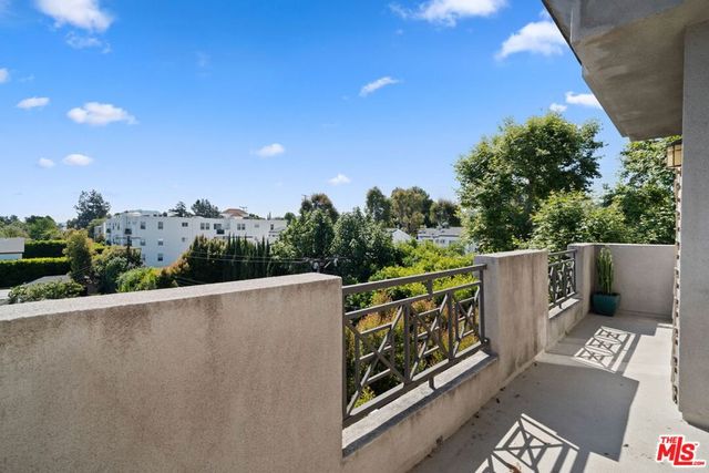 4424 Whitsett Avenue 303, Studio City, CA 91604