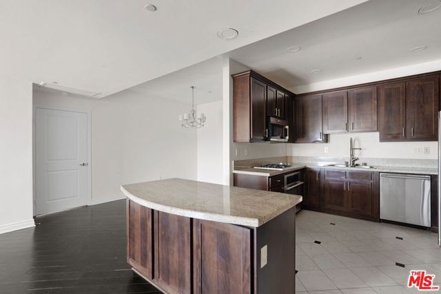 4424 Whitsett Avenue 303, Studio City, CA 91604