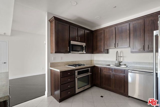 4424 Whitsett Avenue 303, Studio City, CA 91604