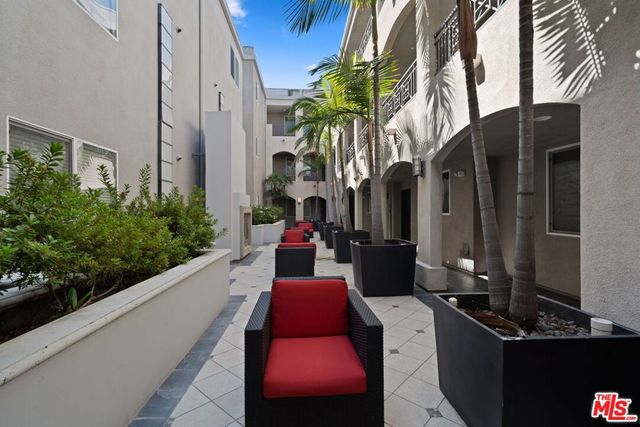 4424 Whitsett Avenue 303, Studio City, CA 91604