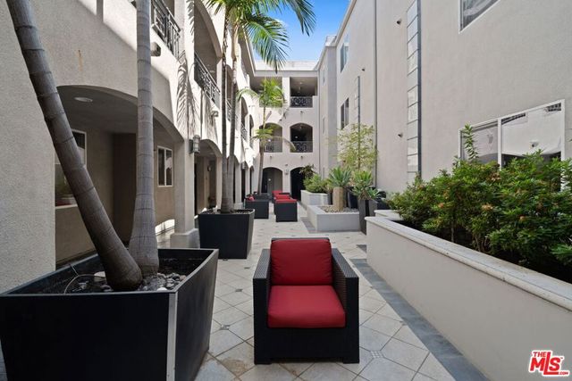 4424 Whitsett Avenue 303, Studio City, CA 91604