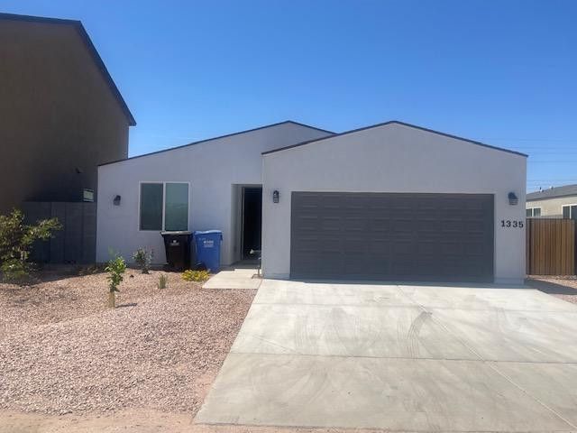 1335 E Pueblo Avenue, Phoenix, AZ 85040