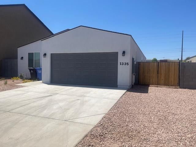 1335 E Pueblo Avenue, Phoenix, AZ 85040