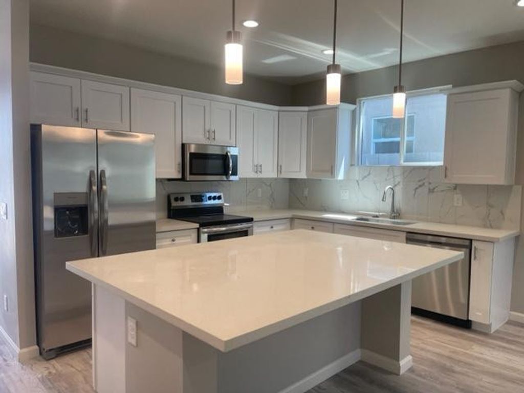 1335 E Pueblo Avenue, Phoenix, AZ 85040