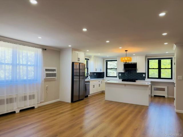 246-46 57th Drive upper, Douglaston, NY 11362