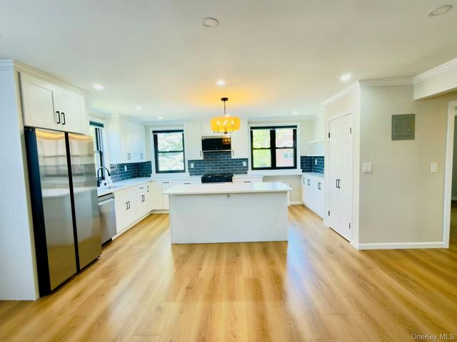 246-46 57th Drive upper, Douglaston, NY 11362