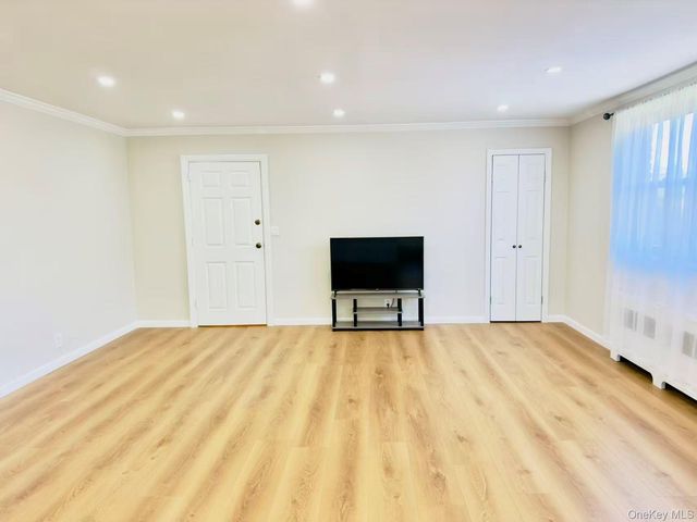 246-46 57th Drive upper, Douglaston, NY 11362