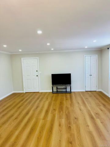 246-46 57th Drive upper, Douglaston, NY 11362