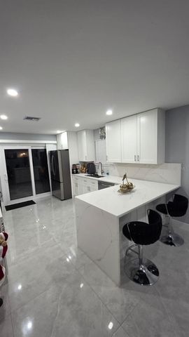 131 PUFFIN COURT, Royal Palm Beach, FL 33411