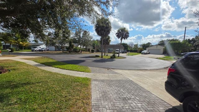 131 PUFFIN COURT, Royal Palm Beach, FL 33411