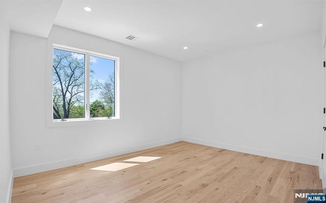 853 Pleasantview Terrace 2, Ridgefield, NJ 07657