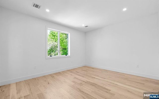 853 Pleasantview Terrace 2, Ridgefield, NJ 07657
