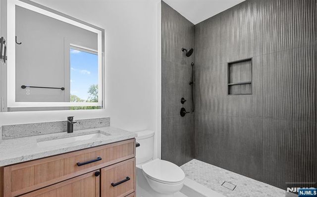 853 Pleasantview Terrace 2, Ridgefield, NJ 07657