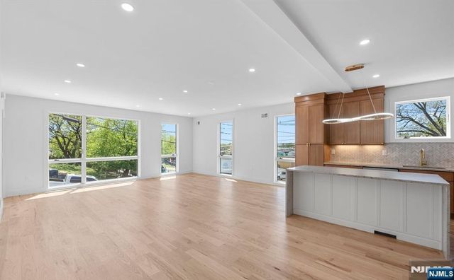853 Pleasantview Terrace 2, Ridgefield, NJ 07657