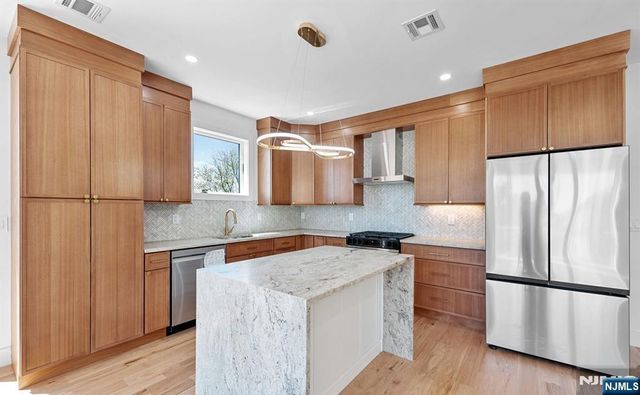 853 Pleasantview Terrace 2, Ridgefield, NJ 07657