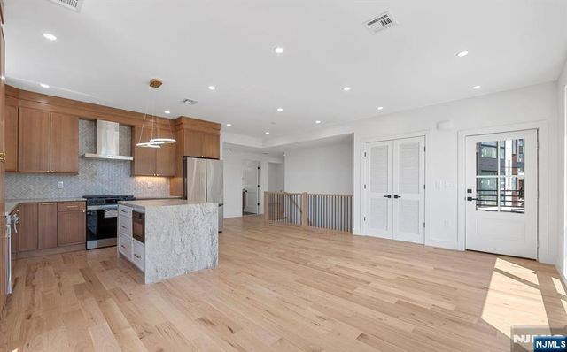 853 Pleasantview Terrace 2, Ridgefield, NJ 07657