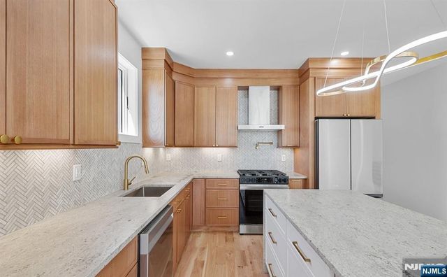 853 Pleasantview Terrace 2, Ridgefield, NJ 07657