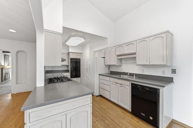 21 Cobblestone Lane, San Carlos, CA 94070