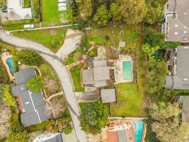 21 Cobblestone Lane, San Carlos, CA 94070