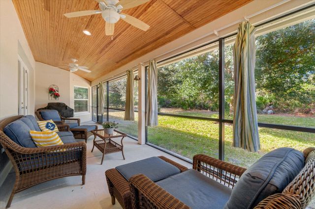 937 Mirror Lake Dr, St Augustine, FL 32086