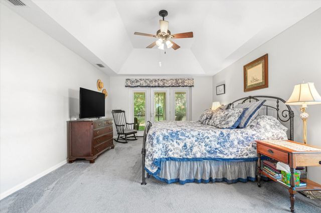 937 Mirror Lake Dr, St Augustine, FL 32086