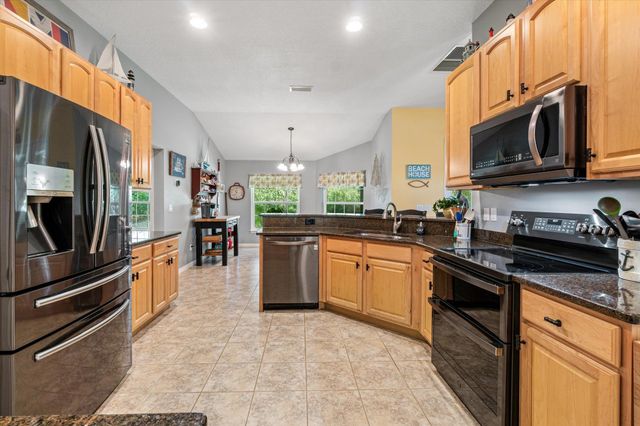 937 Mirror Lake Dr, St Augustine, FL 32086