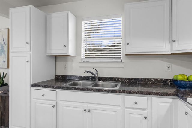 121 Jackson ST, Elgin, TX 78621