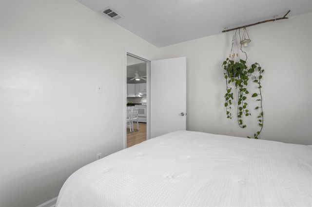 121 Jackson ST, Elgin, TX 78621