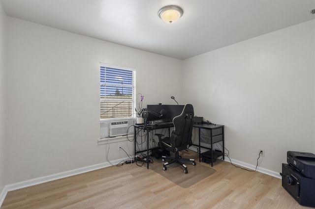 121 Jackson ST, Elgin, TX 78621