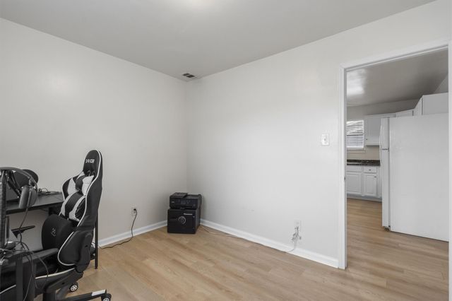 121 Jackson ST, Elgin, TX 78621