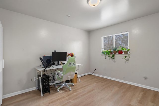 121 Jackson ST, Elgin, TX 78621