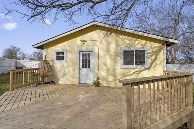 121 Jackson ST, Elgin, TX 78621