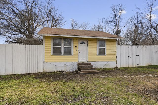 121 Jackson ST, Elgin, TX 78621