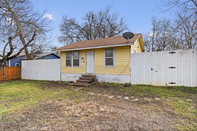 121 Jackson ST, Elgin, TX 78621