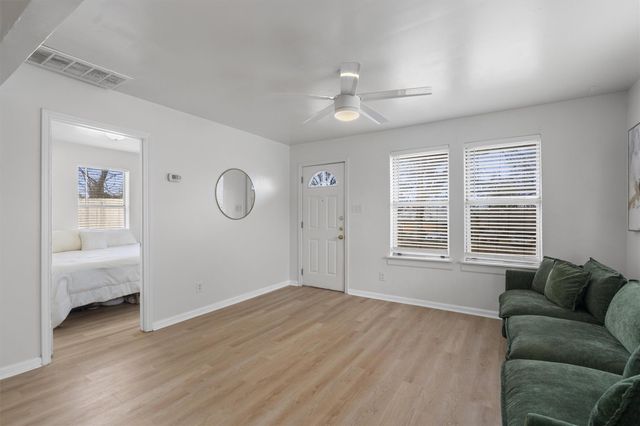 121 Jackson ST, Elgin, TX 78621