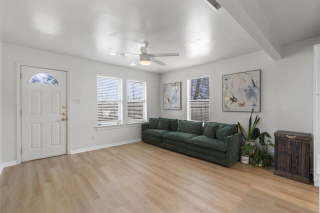 121 Jackson ST, Elgin, TX 78621