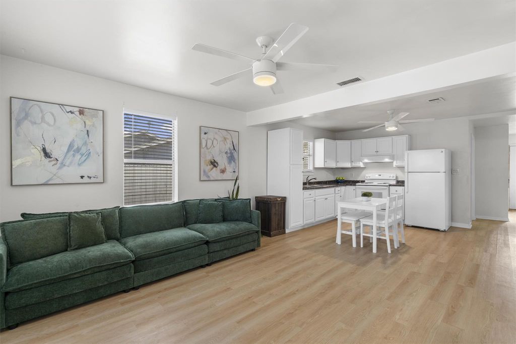 121 Jackson ST, Elgin, TX 78621